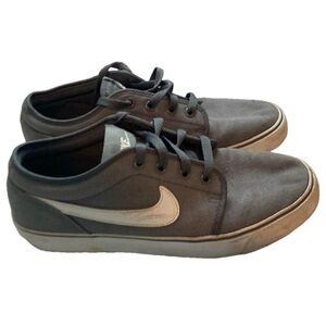 Sz 8 Nike Toki Textile Low Top Cool Grey  Athletic Casual Gym Shoes Sneakers GUC